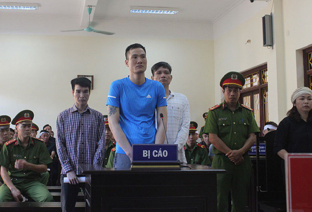 C&aacute;c bị c&aacute;o tại phi&ecirc;n t&ograve;a.