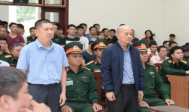 C&aacute;c bị c&aacute;o tại t&ograve;a.