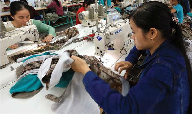 Quyền lợi của người lao động bị ảnh hưởng nghi&ecirc;m trọng do DN ch&acirc;y &igrave; đ&oacute;ng BHXH.