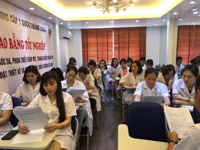 C&aacute;c học vi&ecirc;n theo học c&aacute;c ng&agrave;nh theo t&iacute;n chỉ, bằng của trường trung cấp y dược Thăng Long.