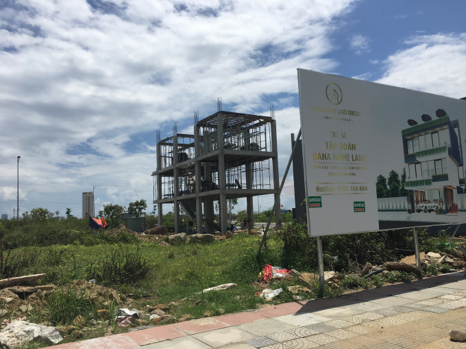 Thực hiện việc cắt điện, nước với c&ocirc;ng tr&igrave;nh x&acirc;y dựng sai ph&eacute;p, kh&ocirc;ng ph&eacute;p.