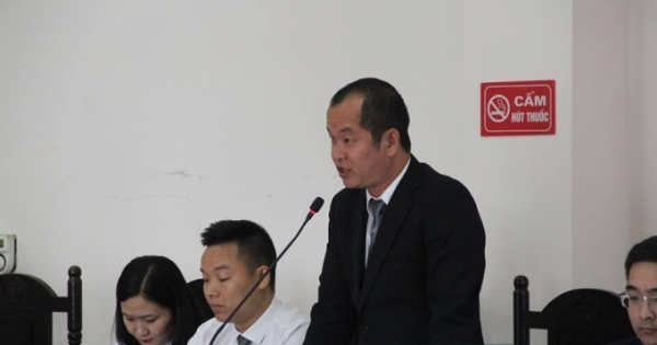 Vụ Innova lùi trên cao tốc: Luật sư nói - Lỗi là do bó sắt!?