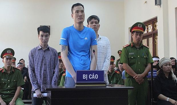 C&aacute;c bị c&aacute;o tại t&ograve;a.