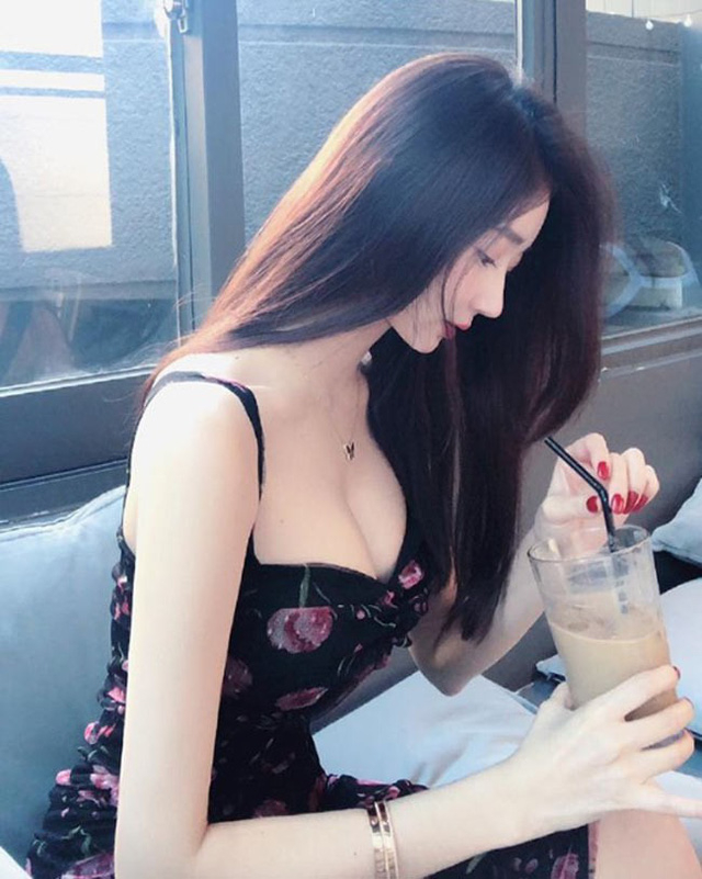 Vivi c&oacute; gu thời trang rất nữ t&iacute;nh.