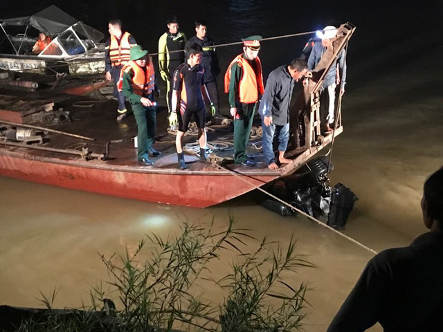 Chiếc &ocirc;t&ocirc; gặp nạn được x&aacute;c định l&agrave; xe Mercedes. (Ảnh D&acirc;n tr&iacute;)