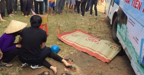 Đắk Lắk: Vợ chồng chết thảm dưới gầm xe Buýt