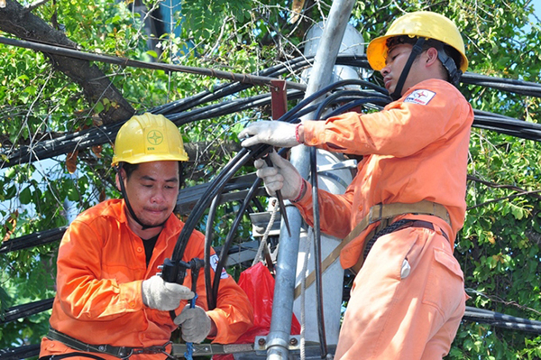 Sắp xếp, tổ chức lại c&aacute;c đơn vị hạch to&aacute;n phụ thuộc EVN. Ảnh: Đ&igrave;nh Phong