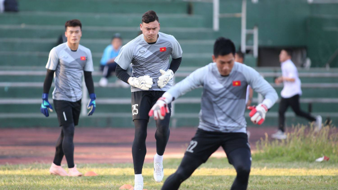 HLV Park Hang Seo &acirc;u lo ng&agrave;y đầu ở L&agrave;o