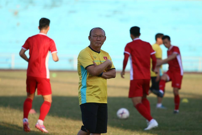 HLV Park Hang Seo &acirc;u lo ng&agrave;y đầu ở L&agrave;o