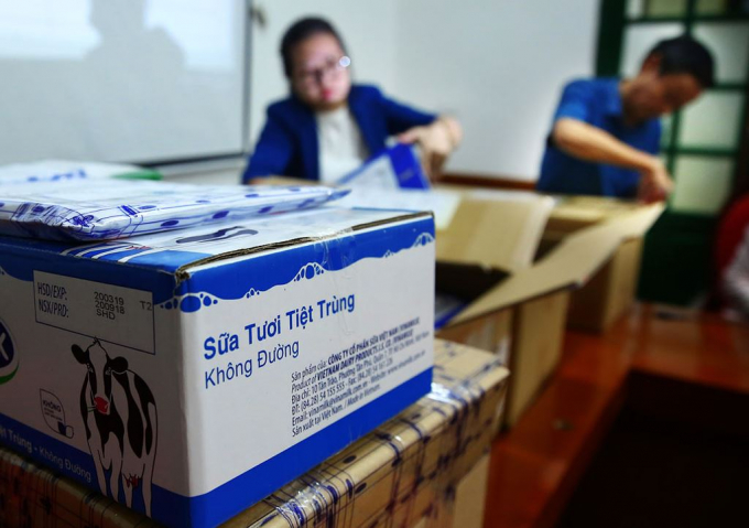 HSMT sửa đổi y&ecirc;u cầu về tổng gi&aacute; trị c&aacute;c hợp đồng cung cấp h&agrave;ng năm của 4 mặt h&agrave;ng sữa, thay v&igrave; 1 mặt h&agrave;ng như lần đầu. Ảnh: L&ecirc; Ti&ecirc;n.