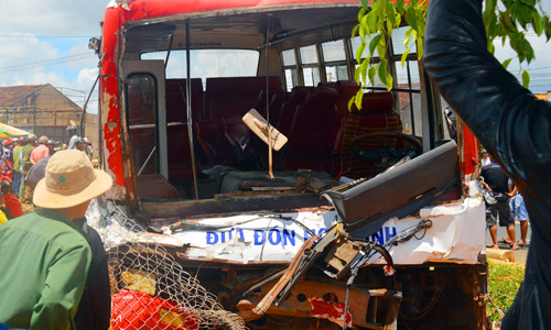 Vụ tai nạn xe đưa đ&oacute;n học sinh ở huyện Mang Yang năm 2017 khiến nhiều học sinh&nbsp;v&agrave; phụ huynh lo lắng, hoang mang.&nbsp; ảnh: L&ecirc; Kiến