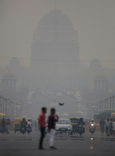 Theo b&aacute;o c&aacute;o gần đ&acirc;y nhất của Tổ chức Y tế Thế giới (WHO), Ấn Độ nằm trong danh s&aacute;ch c&aacute;c quốc gia c&oacute; số trẻ em tử vong cao v&igrave; &ocirc; nhiễm kh&ocirc;ng kh&iacute; trong năm 2016. Ảnh: AP