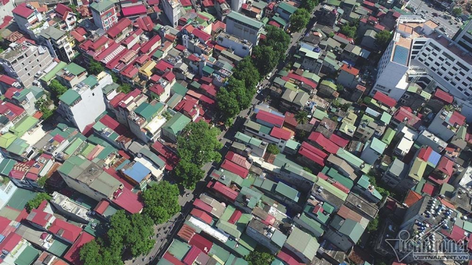 Dự &aacute;n cũng sẽ mở c&aacute;c ng&otilde; ngang theo quy hoạch năm 1999 tại ng&otilde; 879 Đ&ecirc; La Th&agrave;nh (dốc bệnh viện Nhi Trung ương) v&agrave; đường v&agrave;o bệnh viện Phụ sản H&agrave; Nội