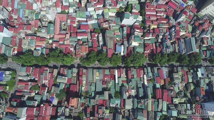 Tổng số c&aacute;c hộ d&acirc;n thuộc diện giải ph&oacute;ng mặt bằng khoảng 2.328 hộ, trong đ&oacute; quận &ETH;ống &ETH;a 808 hộ, Ba &ETH;&igrave;nh 1.520 hộ