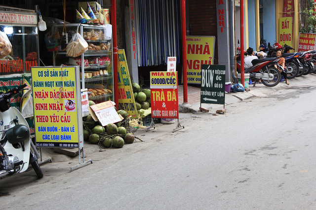 Do mới chỉ ho&agrave;n th&agrave;nh giai đoạn 1 n&ecirc;n tuyến phố văn minh đ&ocirc; thị vẫn chưa đi