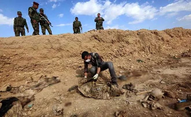 Hơn 200 ng&ocirc;i mộ tập thể với hơn 12.000 thi thể được t&igrave;m thấy ở Iraq
