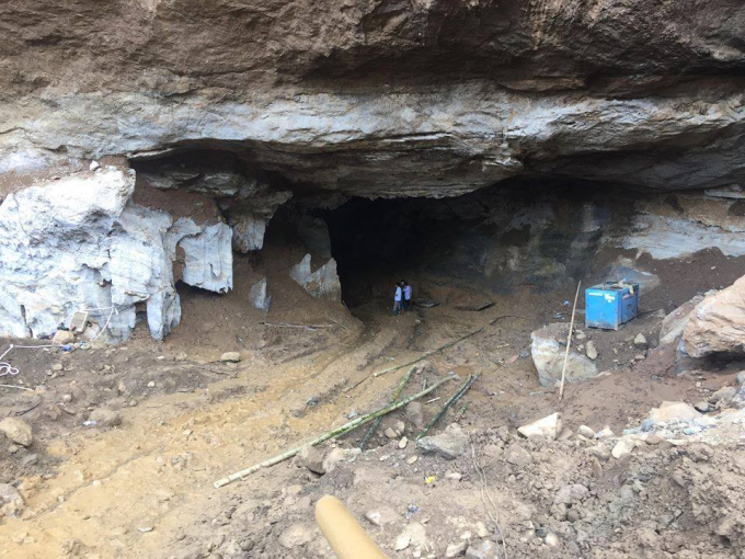 Mỏ v&agrave;ng tr&aacute;i ph&eacute;p nơi 2 phu v&agrave;ng mất t&iacute;ch.