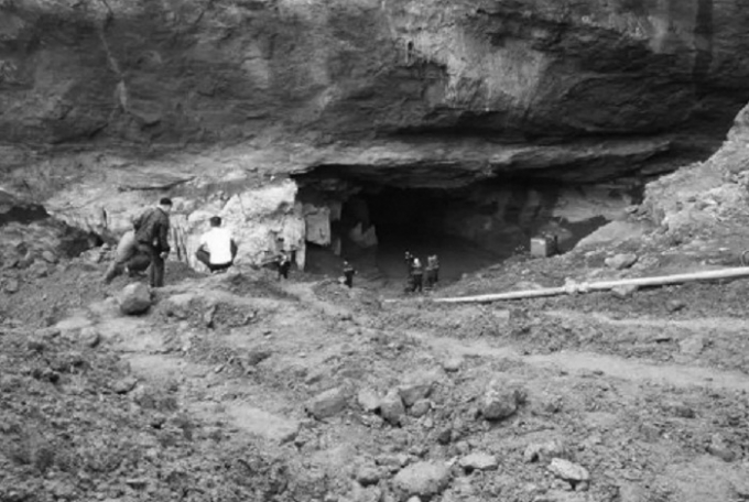 Khu vực xảy ra vụ sập mỏ khiến hai phu v&agrave;ng mắc kẹt. (Nguồn: B&aacute;o Lao Động)