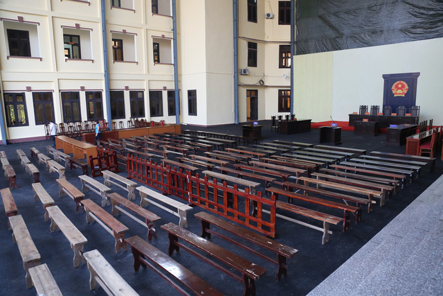 Cựu trung tướng Phan Văn Vĩnh bị ngất v&agrave; ng&atilde; trong bệnh viện