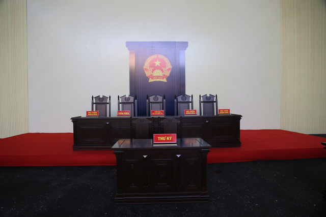 Cựu trung tướng Phan Văn Vĩnh bị ngất v&agrave; ng&atilde; trong bệnh viện