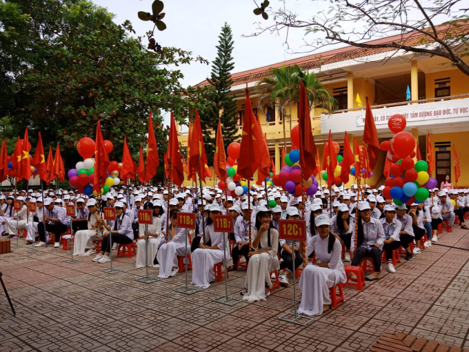 Lớp lớp học sinh kho&aacute; sau sẽ tiếp bước truyền thống hếu học của c&aacute;c thế hệ&nbsp;đ&agrave;n anh đi trước.