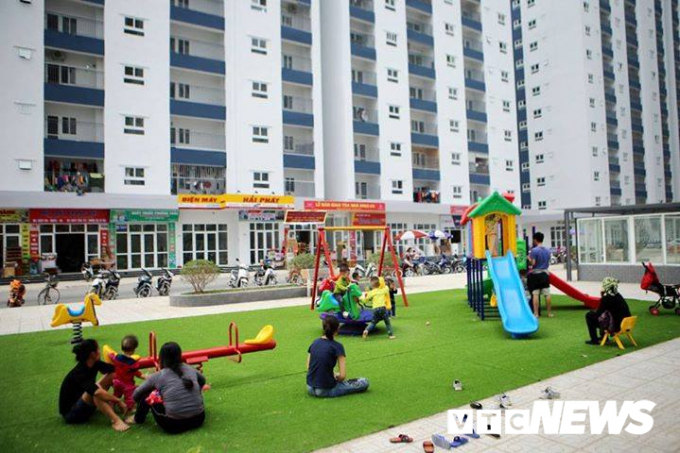 Khu đ&ocirc; thị Thanh H&agrave; rộng gần 400 ha, nằm tại vị tr&iacute; đặc địa tr&ecirc;n tuyến đường trục Nam H&agrave; Nội. Hiện khu đ&ocirc; thị n&agrave;y đ&atilde; ho&agrave;n thiện xong hạ tầng v&agrave; c&oacute; khoảng h&agrave;ng chục vạn d&acirc;n đ&atilde; đến định cư v&agrave; sinh sống. Khu chung cư được thiết kế kh&ocirc;ng gian xanh vườn hoa c&ocirc;ng vi&ecirc;n rộng 5.000m ngay sau c&aacute;c t&ograve;a nh&agrave;, đối diện khu hồ sinh th&aacute;i rộng gần 30 ha v&agrave; nằm ng&agrave;y tr&ecirc;n trục đường rộng 60m nối H&agrave; Đ&ocirc;ng với c&aacute;c huyện Thanh Oai, Thường T&iacute;n.