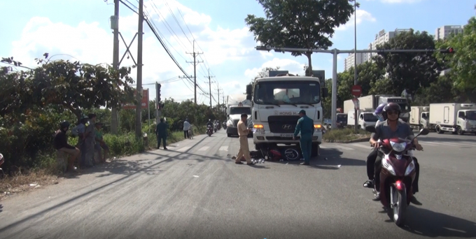 Lực lượng chức năng c&oacute; mặt xử l&yacute; vụ việc.