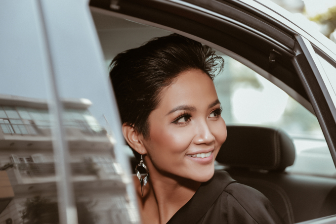 H&rsquo;hen Ni&ecirc; bật m&iacute; l&yacute; do sợ tăng c&acirc;n khi đến Th&aacute;i Lan tham gia Miss Universe