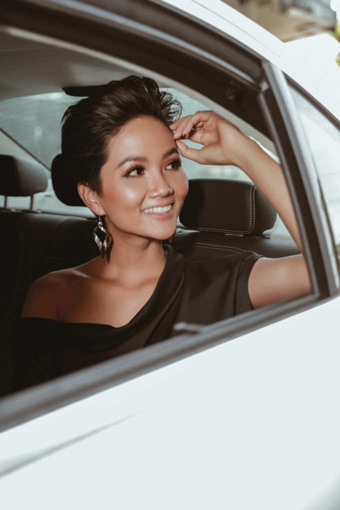 H&rsquo;hen Ni&ecirc; bật m&iacute; l&yacute; do sợ tăng c&acirc;n khi đến Th&aacute;i Lan tham gia Miss Universe