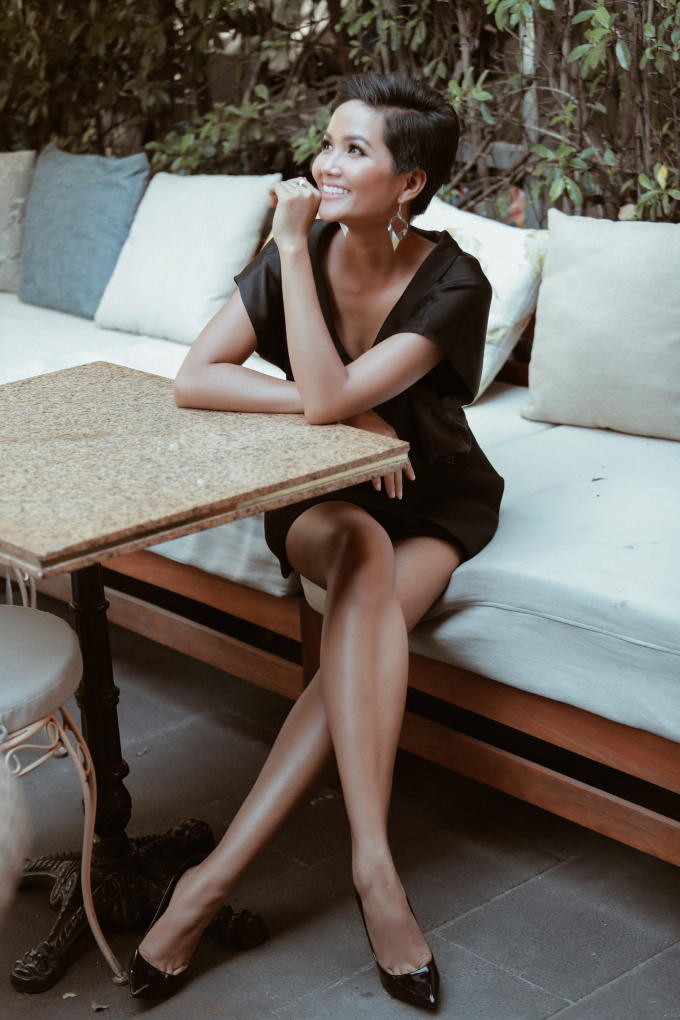 H&rsquo;hen Ni&ecirc; bật m&iacute; l&yacute; do sợ tăng c&acirc;n khi đến Th&aacute;i Lan tham gia Miss Universe