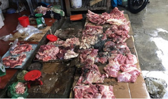 Luật sư cho rằng việc hất 2 kg nhớt thải th&igrave; kh&ocirc;ng thể l&agrave;m hỏng tới 78kg thịt tr&acirc;u. (Ảnh minh họa).