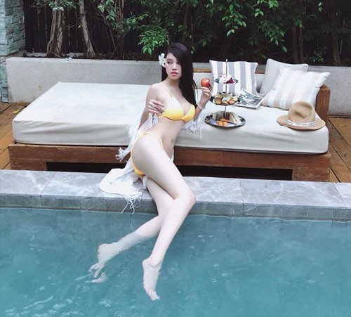 Để c&oacute; được v&ograve;ng eo 54, Jolie Nguyễn cũng phải thực hiện chế độ ăn ki&ecirc;ng cũng như tập luyện v&ocirc; c&ugrave;ng khắc nghiệt.