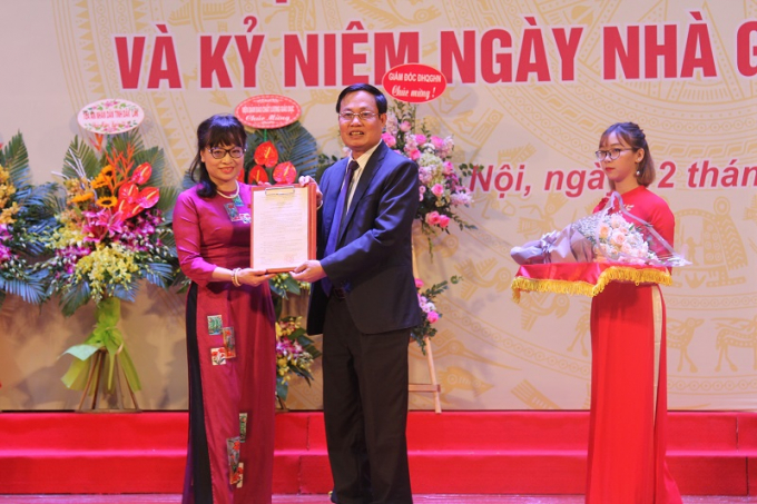 PGS. TS. Nguyễn Thị Quế Anh nhận Quyết định bổ nhiệm chủ nhiệm Khoa Luật - ĐHQGHN.