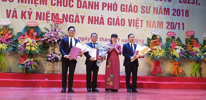 PGS.TS. Trịnh Tiến Việt; PGS.TS. Nguyễn Tiến Vinh v&agrave; PGS.TS. Nguyễn Minh Tuấn nhận Quyết định bổ nhiệm chức danh PGS.