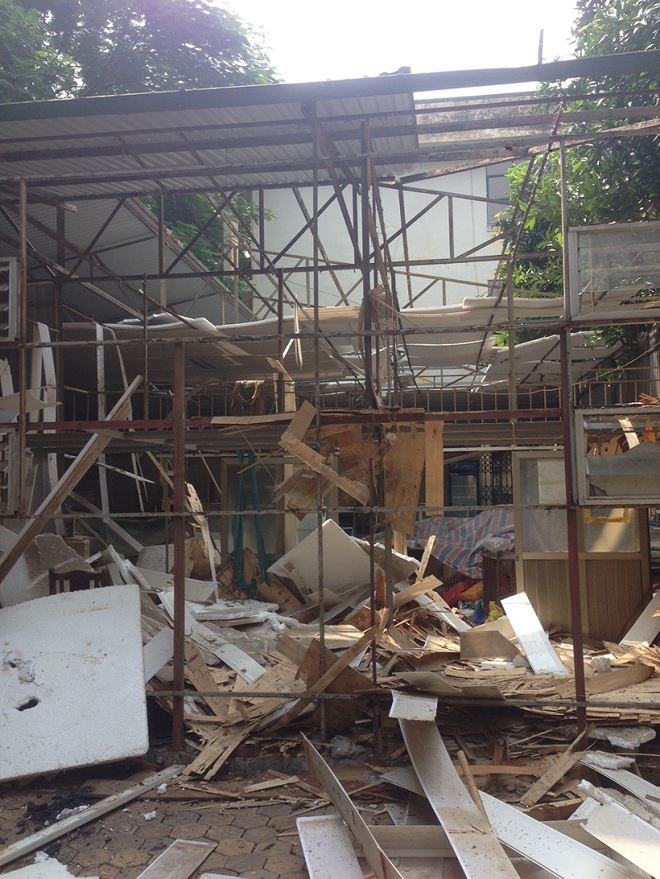 Căng tin của trường nơi gia đ&igrave;nh b&agrave; Thư t&aacute; t&uacute;c bị ph&aacute; dỡ h&ocirc;m 8/8/2018.