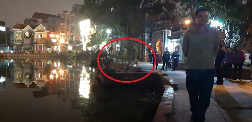 Vị tr&iacute; x&aacute;c nam thanh ni&ecirc;n được vớt l&ecirc;n.