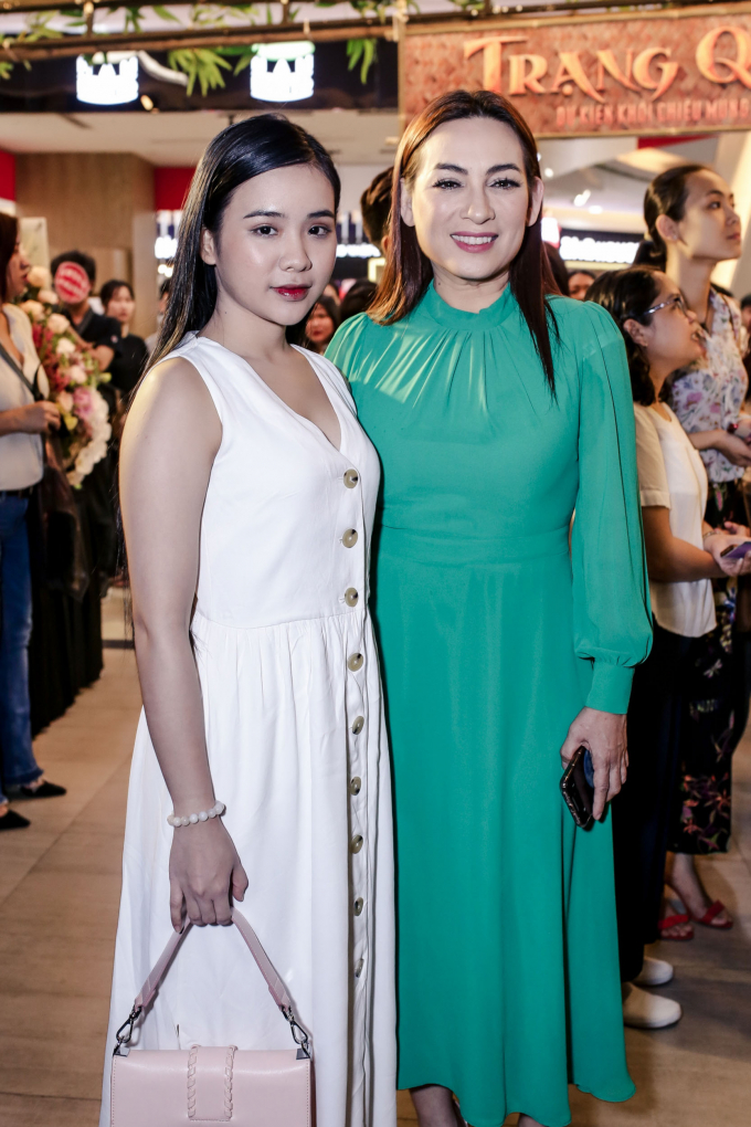 Đ&agrave;m Vĩnh Hưng trẻ trung vượt tuổi, xuất hiện chuẩn nam thần trong buổi ra mắt MV