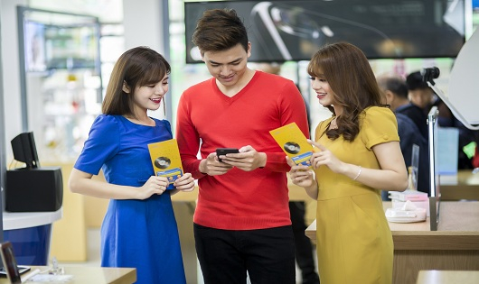 Thu&ecirc; bao trả sau của ba mạng di động MobiFone, VinaPhone, Viettel bắt đầu được chuyển mạng giữ nguy&ecirc;n số từ ng&agrave;y 16/11/2018.