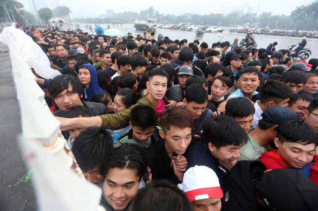 VFF đang t&iacute;nh bỏ b&aacute;n v&eacute; tại quầy v&agrave; qua đường c&ocirc;ng văn, nếu đội tuyển Việt Nam v&agrave;o b&aacute;n kết AFF Cup 2018.