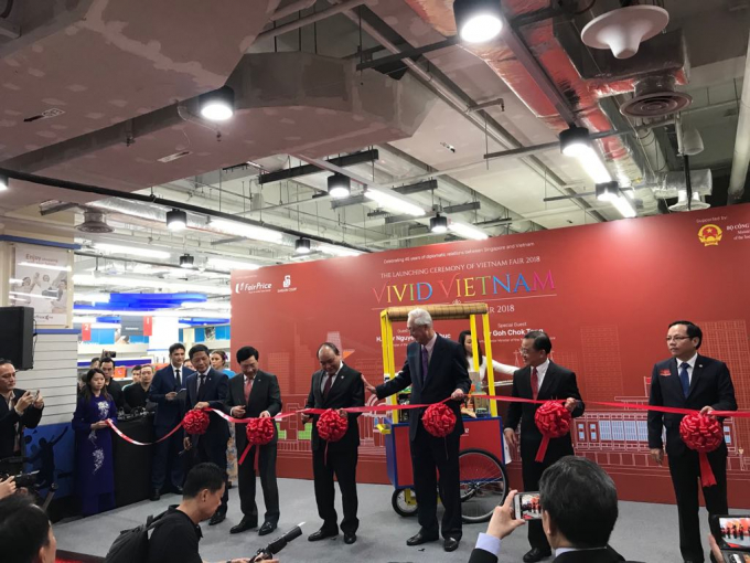 Khai mạc Tuần lễ h&agrave;ng Việt Nam tại Singapore