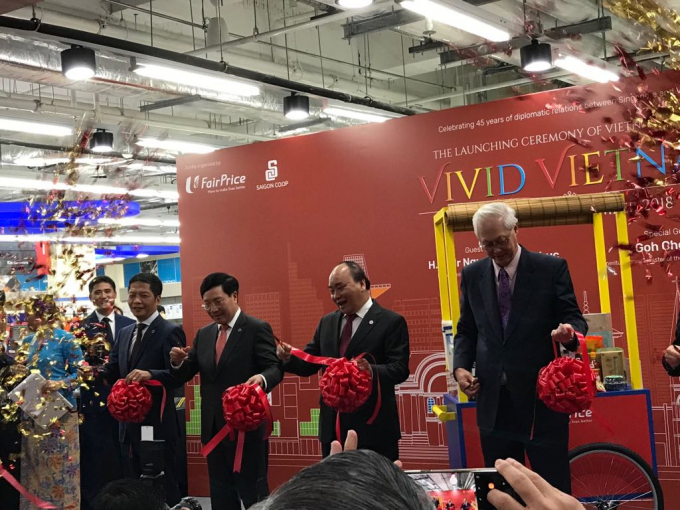 Khai mạc Tuần lễ h&agrave;ng Việt Nam tại Singapore