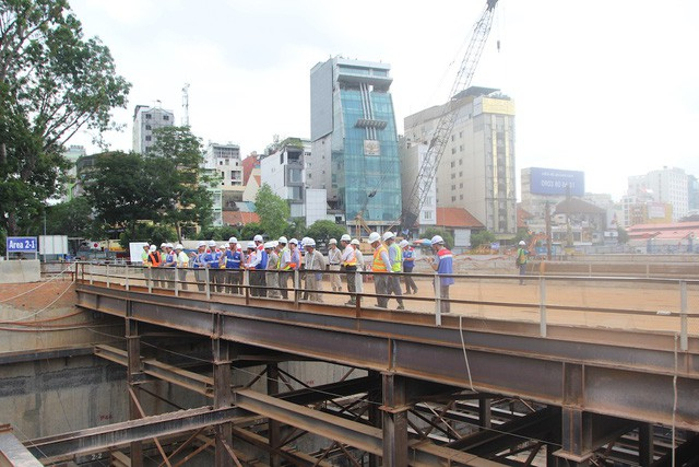 G&oacute;i thầu số 1a (x&acirc;y dựng đoạn ngầm gần 0,8km từ ga trung t&acirc;m Bến Th&agrave;nh đến ga Nh&agrave; h&aacute;t TP) đạt hơn 50% khối lượng c&ocirc;ng việc.