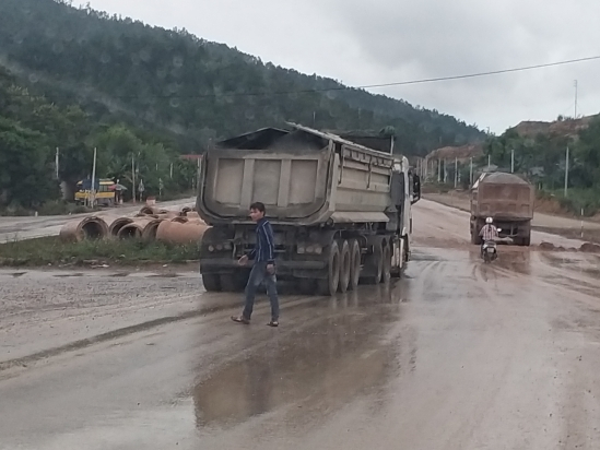 Dường như kh&ocirc;ng c&oacute; một c&aacute;n bộ n&agrave;o của Trạm thực hiện c&ocirc;ng t&aacute;c kiểm tra tải trọng.&nbsp;