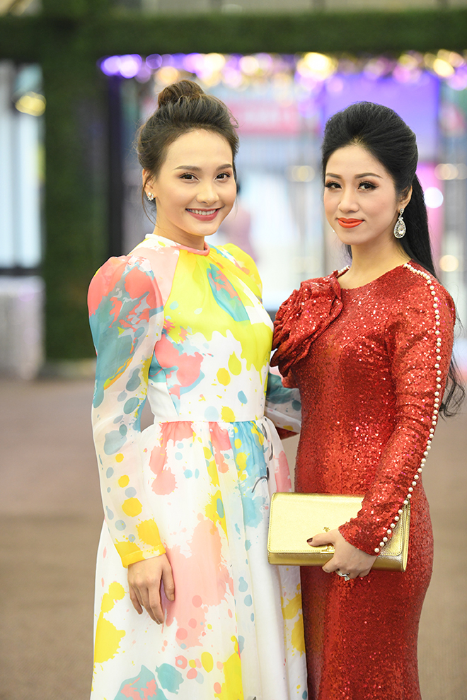 Gi&aacute;m khảo - diễn vi&ecirc;n Bảo Thanh v&agrave; gi&aacute;m khảo kh&aacute;ch mời - Tiến sĩ Phương Nga