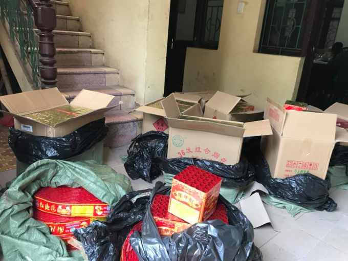 Bắt giữ xe taxi vận chuyển hơn 2 tạ ph&aacute;o từ Lạng Sơn về H&agrave; Nội