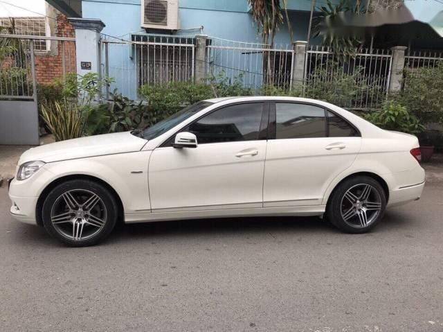 Chiếc Mercedes C230 b&aacute;n hơn 460 triệu đồng