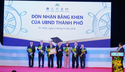 Trường ĐH Văn Hiến vinh dự nhận bằng khen của UBND TPHCM  v&igrave; đ&atilde; c&oacute; th&agrave;nh t&iacute;ch xuất sắc trong năm học vừa qua