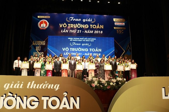 Vinh danh 50 nh&agrave; gi&aacute;o đạt giải thưởng V&otilde; Trường Toản