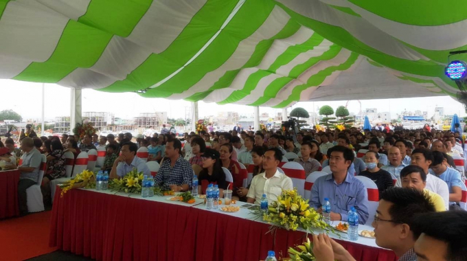 Buổi lễ c&oacute; sự tham dự của đ&ocirc;ng đảo kh&aacute;ch h&agrave;ng.