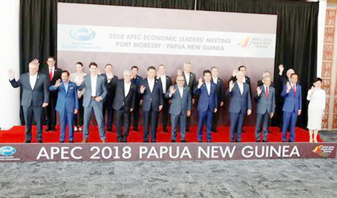C&aacute;c nh&agrave; l&atilde;nh đạo chụp ảnh chung tại APEC 2018.&nbsp;Ảnh: AFP